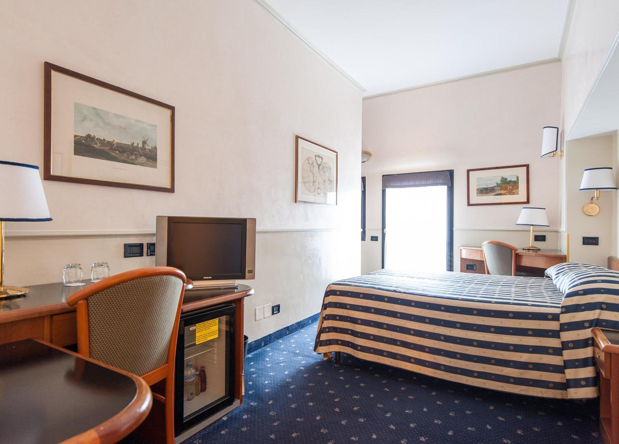 Hotel Flora — Fotoğraflar 1